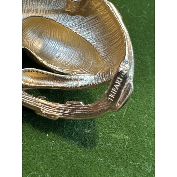 Trifari Tiger Gold Tone Brooch Signed Rare - Picture 5 of 5